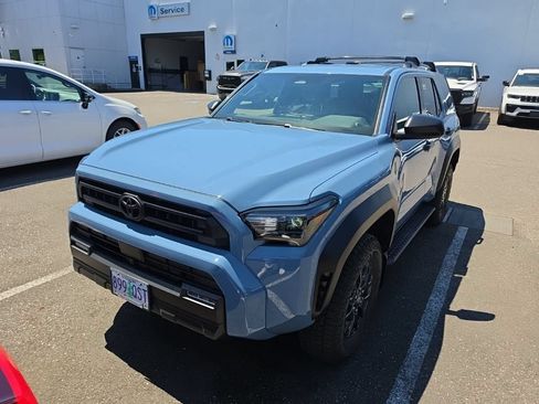 Used 2025 Toyota 4Runner SR5 AWD/4WD image 2