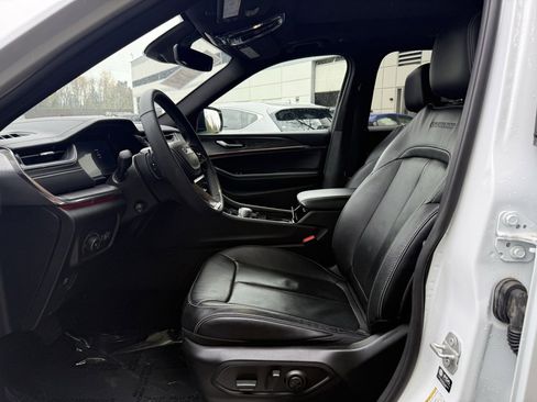 Used 2024 Jeep Grand Cherokee Overland image 21