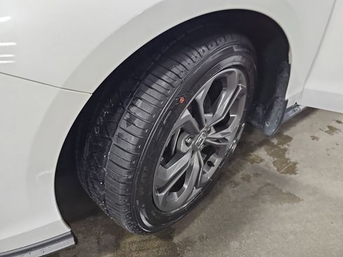 Used 2023 Honda Accord EX image 32