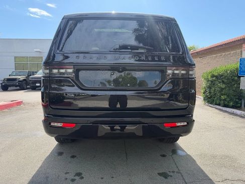 Used 2025 Jeep Grand Wagoneer Series III w/ Rear Seat Video Group 1 AWD/4WD image 15