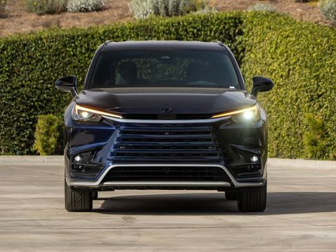 New 2026 Lexus TX 500h AWD image 3