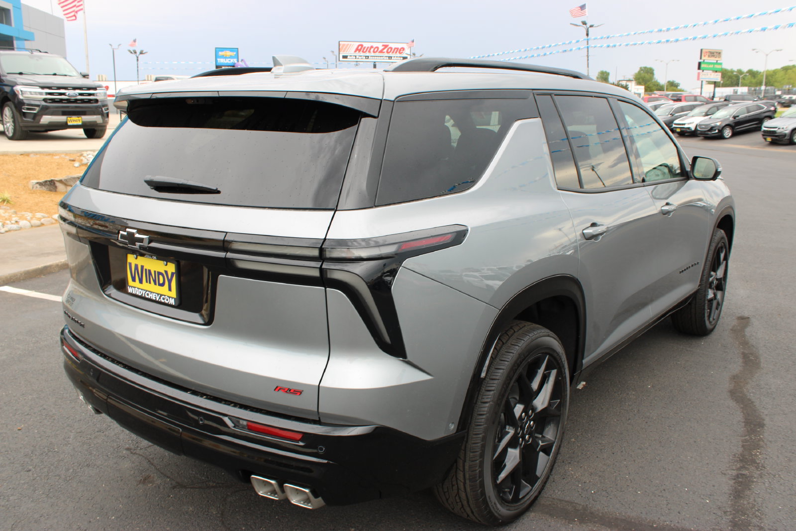 New 2026 Chevrolet Traverse RS w/ LPO, Floor Liner Package FWD image 8