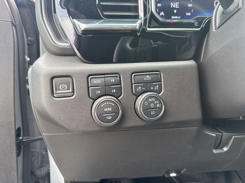 Used 2024 Chevrolet Silverado 1500 LT Trail Boss w/ Convenience Package II AWD/4WD image 32
