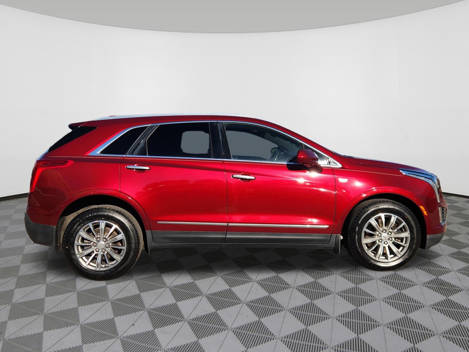 Used 2018 Cadillac XT5 Luxury w/ Driver Awareness Package AWD/4WD image 6