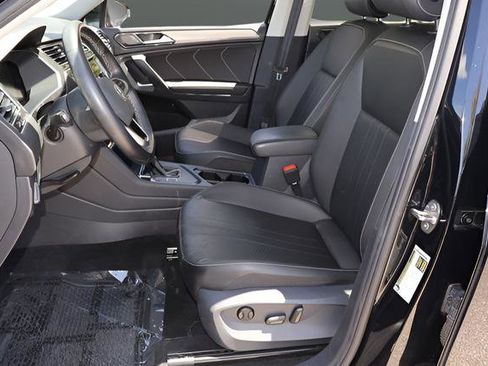 Used 2023 Volkswagen Tiguan SE FWD image 13