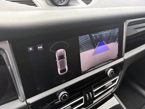 Certified 2023 Porsche Macan AWD/4WD image 35