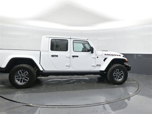 New 2025 Jeep Gladiator Mojave image 7