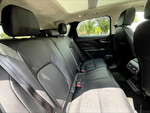 Used 2019 Jaguar F-PACE Premium image 37