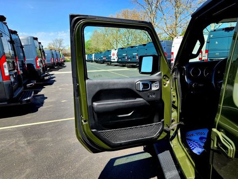 Used 2022 Jeep Wrangler Unlimited Sahara w/ Cold Weather Group image 12