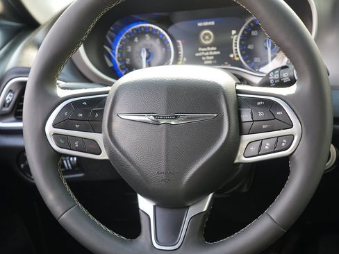 Used 2025 Chrysler Pacifica Select FWD image 22
