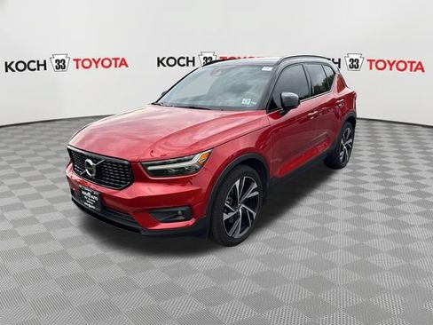 Used 2022 Volvo XC40 T5 R-Design w/ Climate Package AWD/4WD image 3