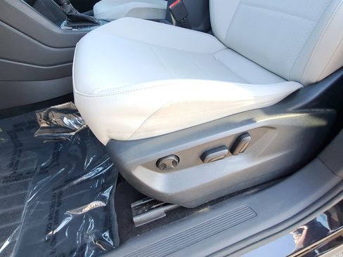 Certified 2021 Volkswagen Tiguan SE image 26