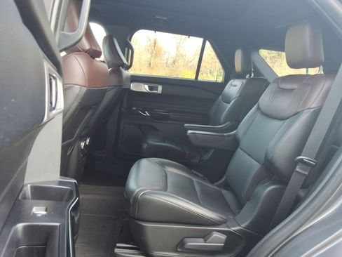 Used 2022 Ford Explorer Platinum w/ Equipment Group 601A image 30