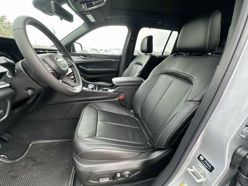 New 2025 Jeep Grand Cherokee Limited w/ Luxury Tech Group II image 13