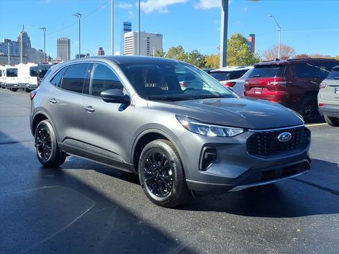 Certified 2023 Ford Escape Active w/ Tech Pack #2 image 3