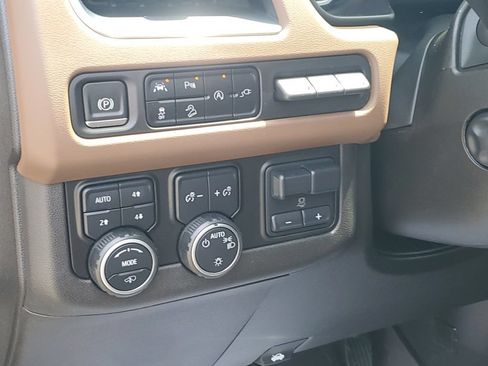 Certified 2021 Chevrolet Suburban High Country AWD/4WD image 11