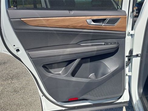 New 2026 Volkswagen Atlas SE FWD image 11