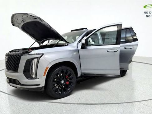 Used 2026 Cadillac Escalade Platinum Sport w/ LPO, ONYX Package AWD/4WD image 14