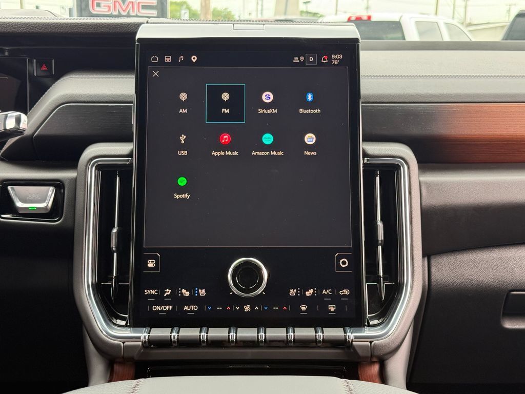 Used 2025 GMC Yukon Denali w/ Sun & Power Step Package AWD/4WD image 36