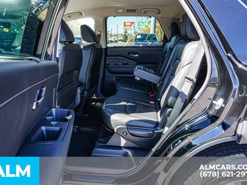 Used 2025 Nissan Pathfinder SL FWD image 20