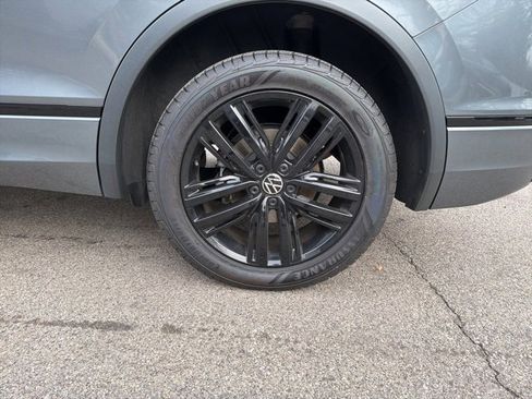 Used 2022 Volkswagen Tiguan SE R-Line image 9