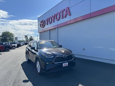 Used 2023 Toyota Highlander Limited AWD/4WD image 1