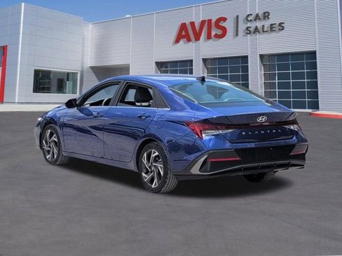 Used 2025 Hyundai Elantra SEL FWD image 9