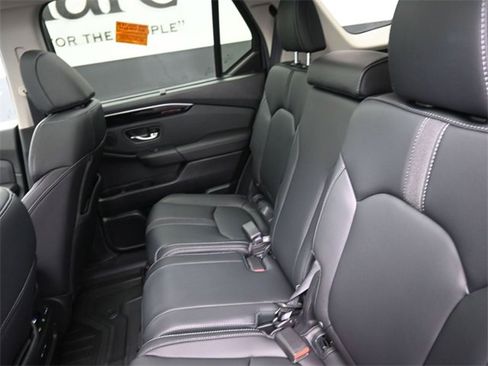 Used 2025 Honda Pilot Touring image 21