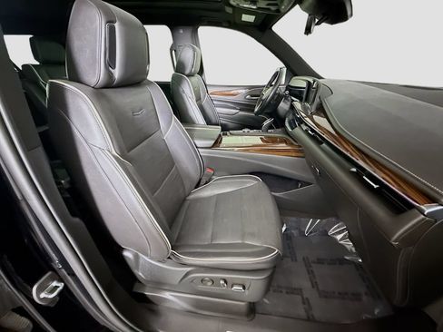 Used 2022 Cadillac Escalade ESV Premium Luxury w/ LPO, Radiant Package AWD/4WD image 30