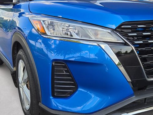 Used 2022 Nissan Kicks S FWD image 2