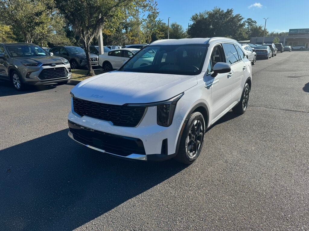 Used 2025 Kia Sorento S FWD image 1