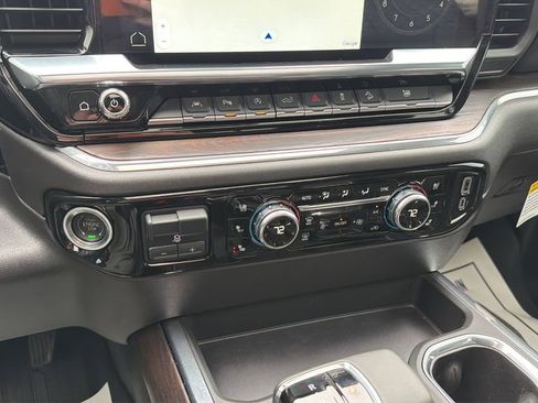 Used 2024 GMC Sierra 1500 SLT w/ SLT Premium Package image 32