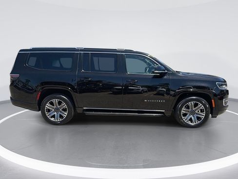 Used 2024 Jeep Wagoneer L Series II w/ Flexible Seating Group AWD/4WD image 3