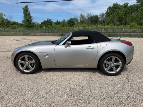 Used 2007 Pontiac Solstice GXP w/ Premium Package RWD image 2