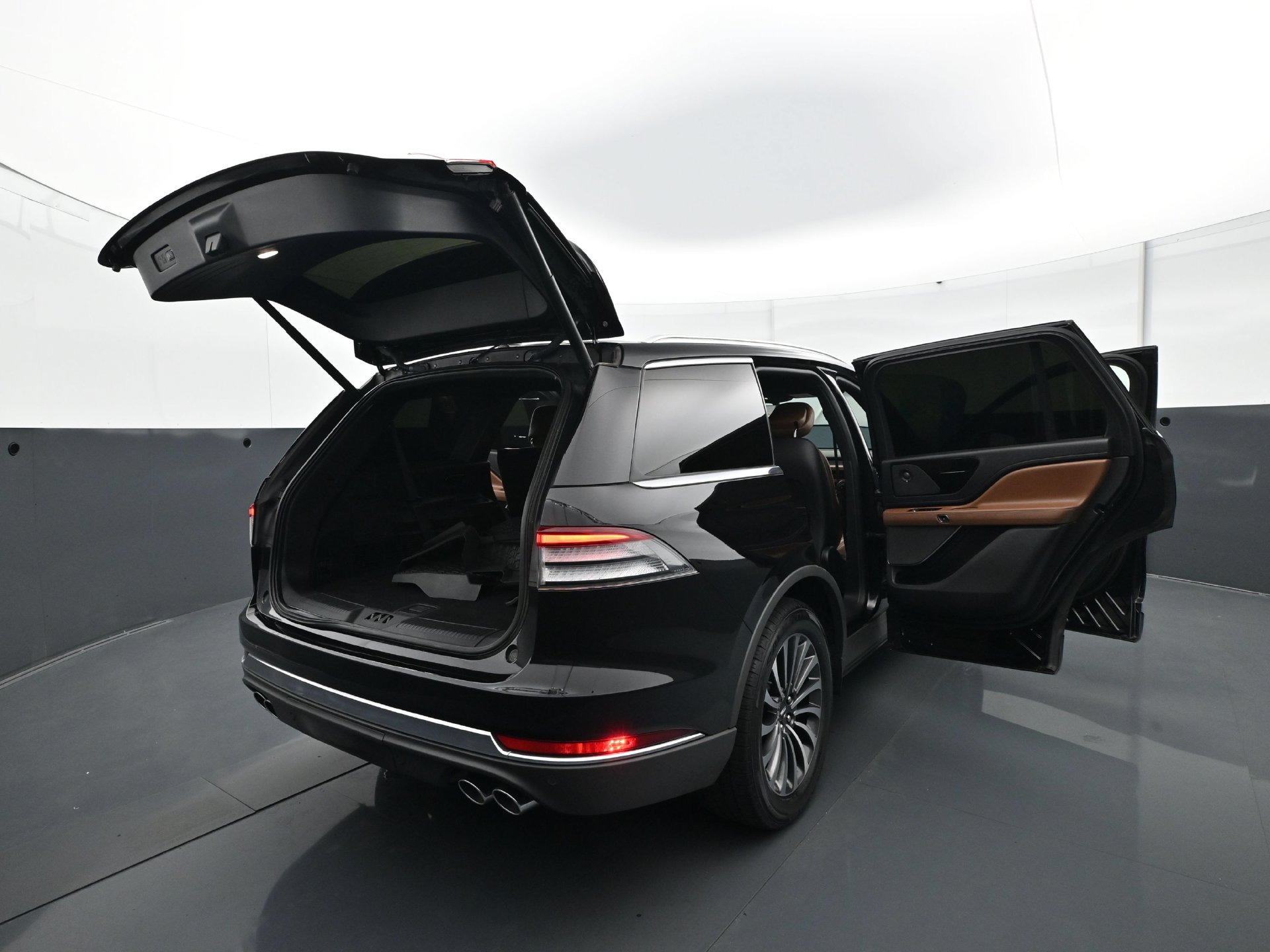 Used 2020 Lincoln Aviator Reserve w/ Class IV Trailer Tow Package AWD/4WD image 35