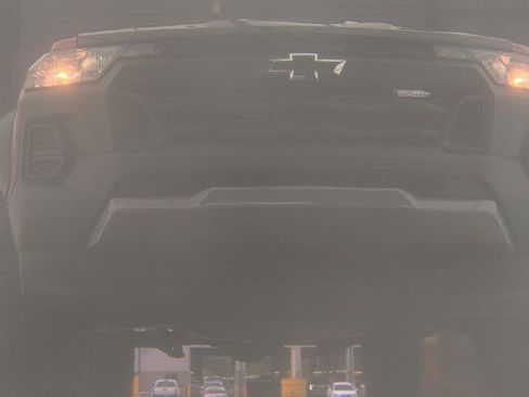 Used 2025 Chevrolet Colorado Trail Boss AWD/4WD image 3