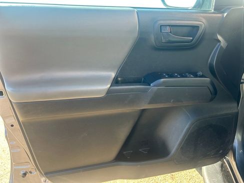 Used 2022 Toyota Tacoma SR image 6