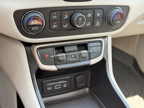 Used 2022 GMC Terrain Denali w/ Denali Premium Package AWD/4WD image 37