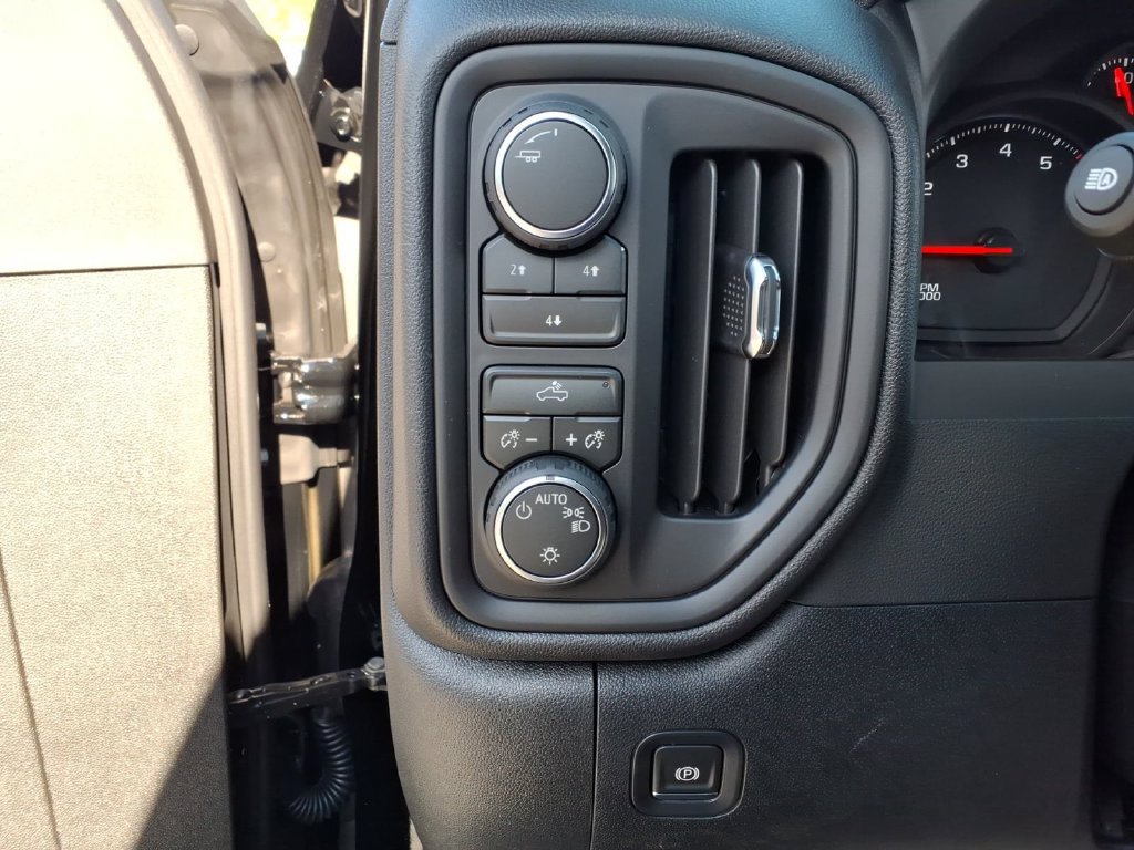 New 2026 Chevrolet Silverado 2500 Custom w/ Z71 Off-Road Package AWD/4WD image 30