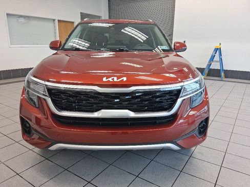 Used 2023 Kia Seltos S w/ Navigation Package FWD image 3