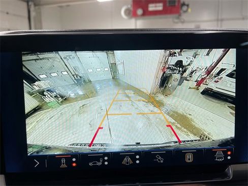 Used 2024 Chevrolet Silverado 1500 High Country w/ Technology Package image 17