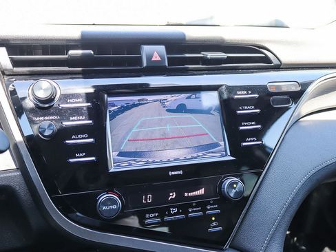 Used 2020 Toyota Camry SE FWD image 23