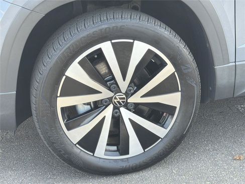 Used 2023 Volkswagen Taos SE w/ Panoramic Sunroof Package AWD/4WD image 30