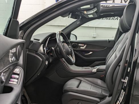 Used 2022 Mercedes-Benz GLC 300 4MATIC image 3