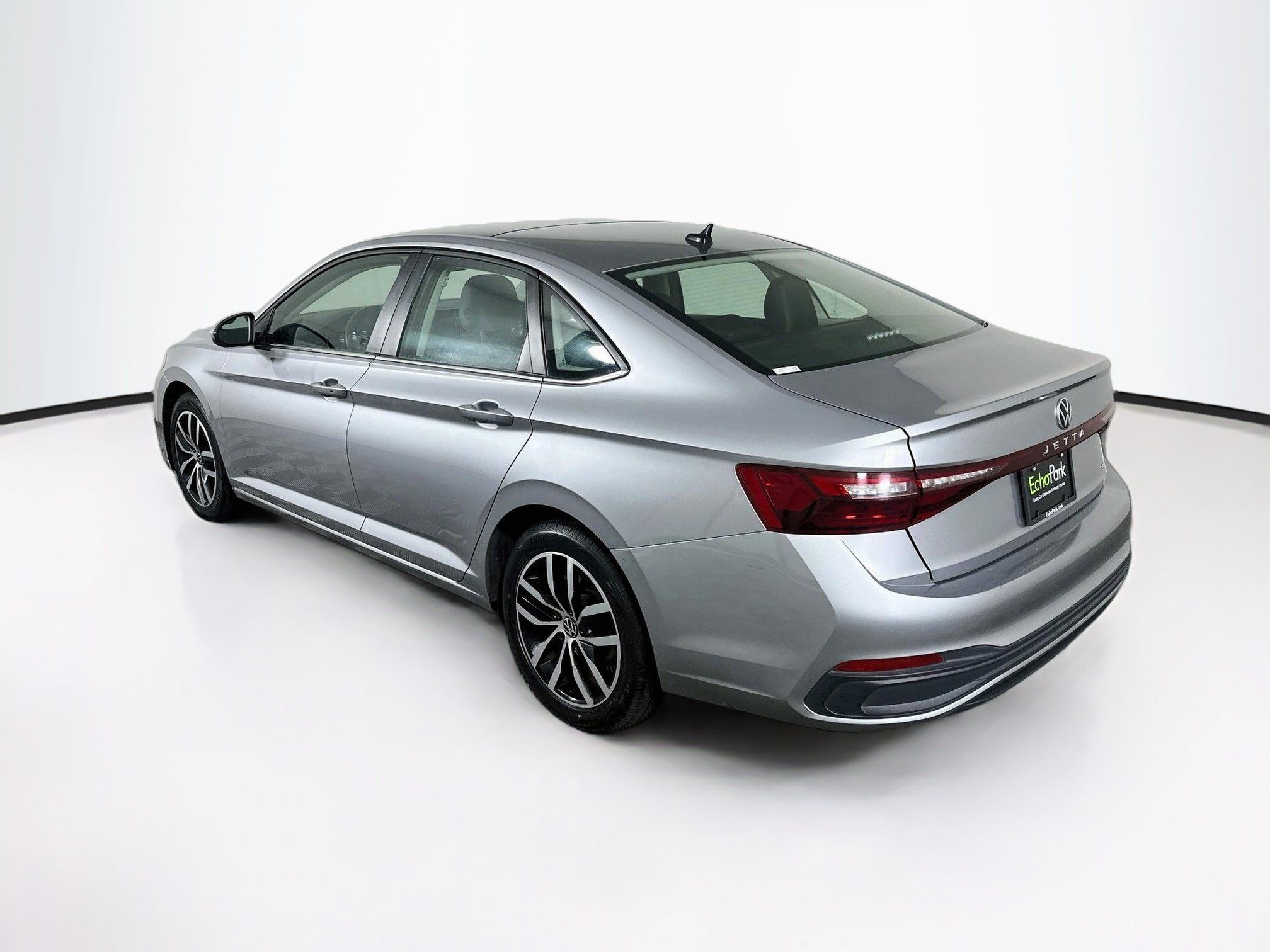 Used 2025 Volkswagen Jetta SE FWD image 5
