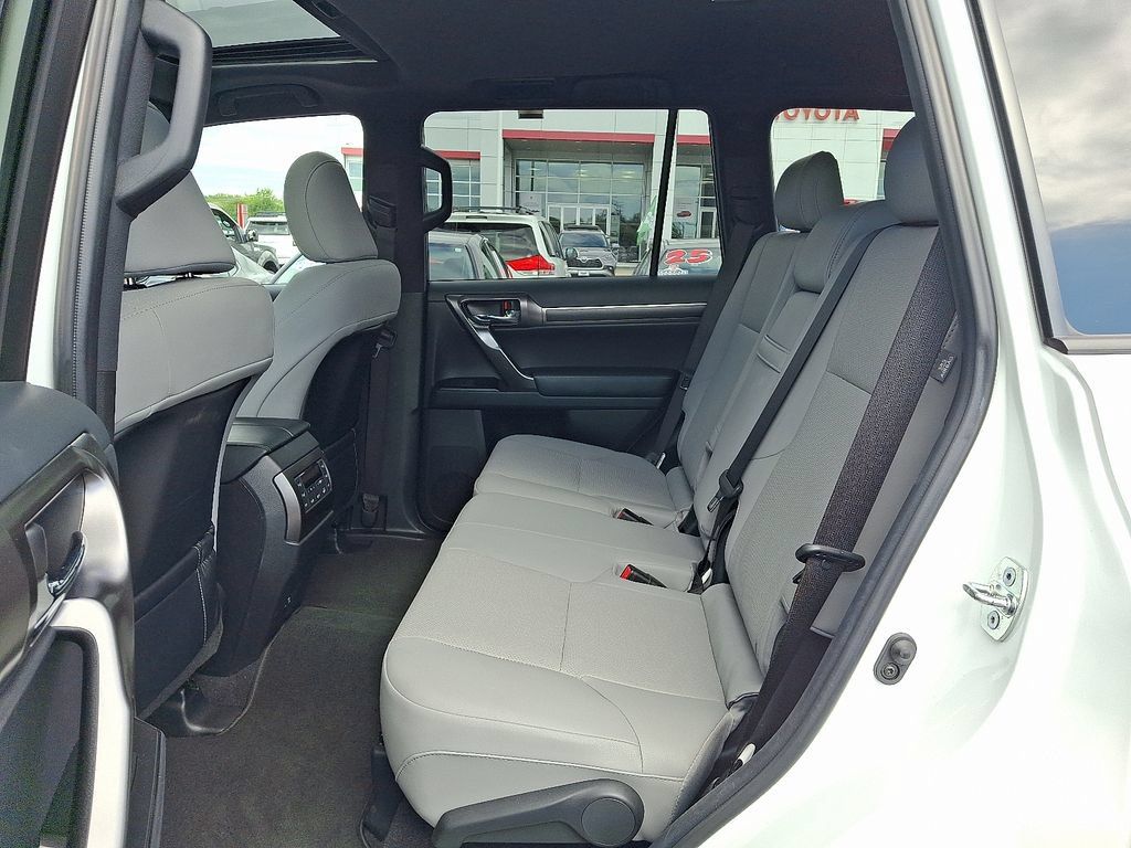 Used 2023 Lexus GX 460 w/ Black Line Special Edition AWD/4WD image 10