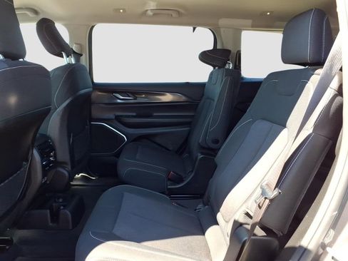 Used 2022 Jeep Grand Cherokee L Laredo w/ Luxury Tech Group I image 18