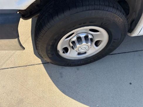 Used 2015 Chevrolet Express 2500 Van 3D w/ Cold Climate Package image 5