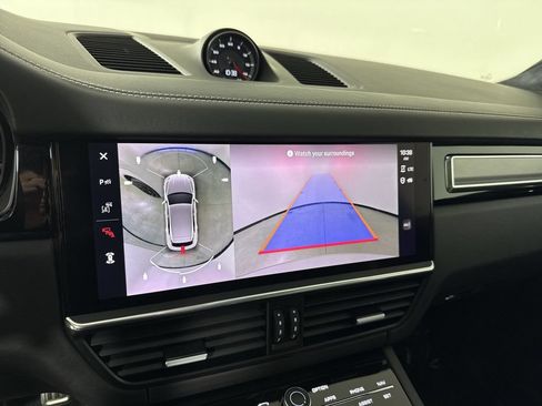 Certified 2023 Porsche Cayenne Turbo AWD/4WD image 29