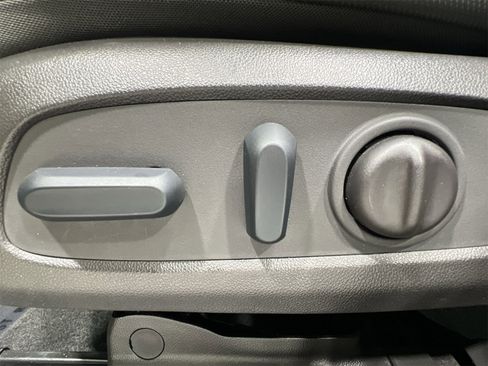 Used 2023 Chevrolet TrailBlazer RS w/ Sun and Liftgate Package image 12